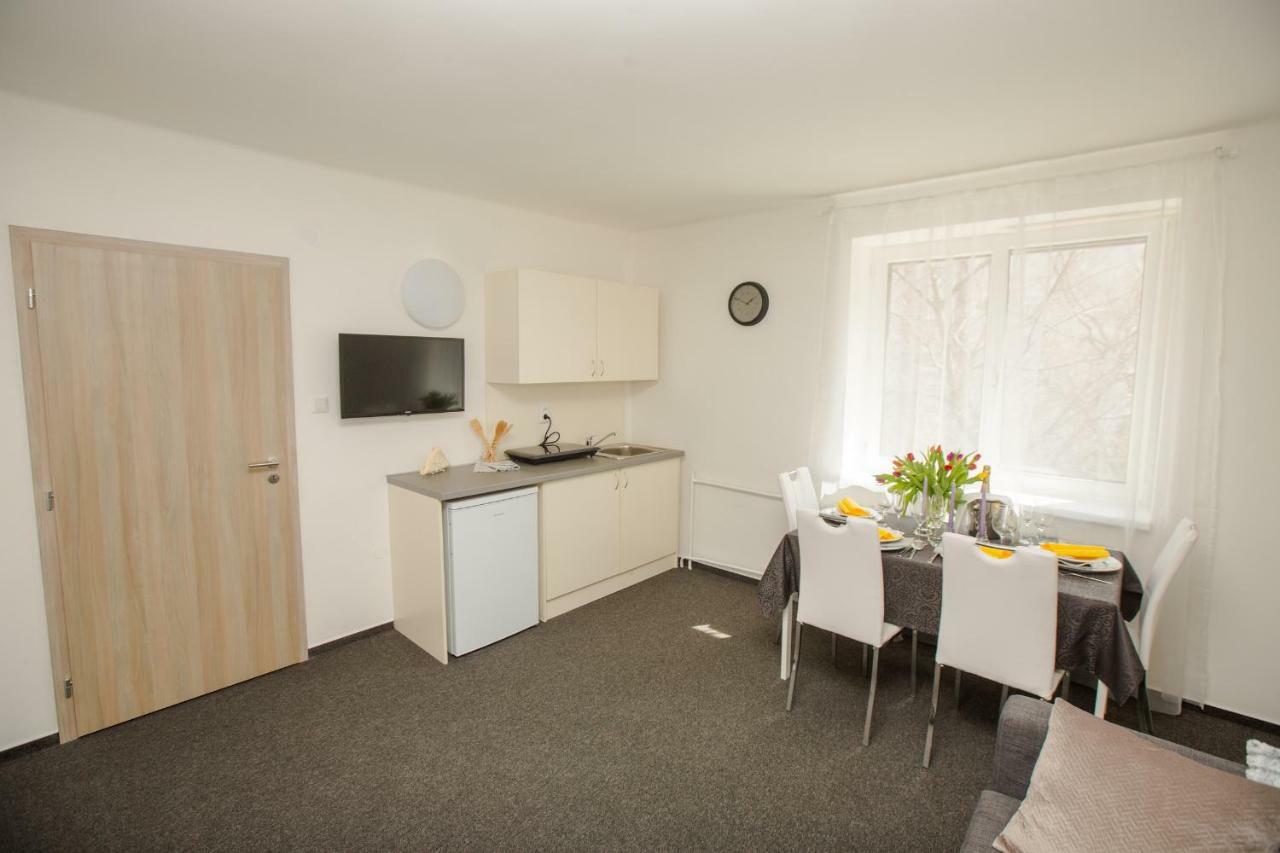 Hotel Blue Apartment Bratislava Buitenkant foto