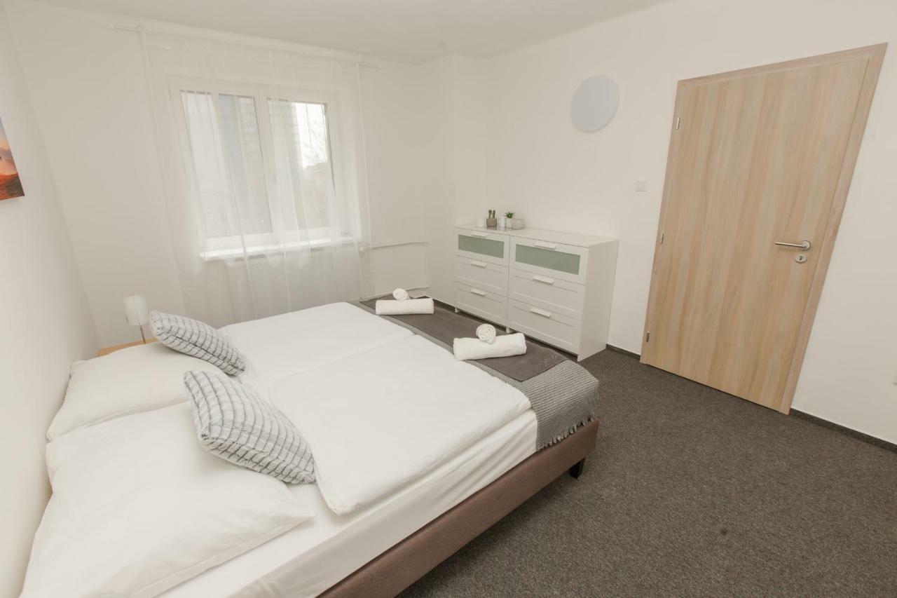 Hotel Blue Apartment Bratislava Buitenkant foto