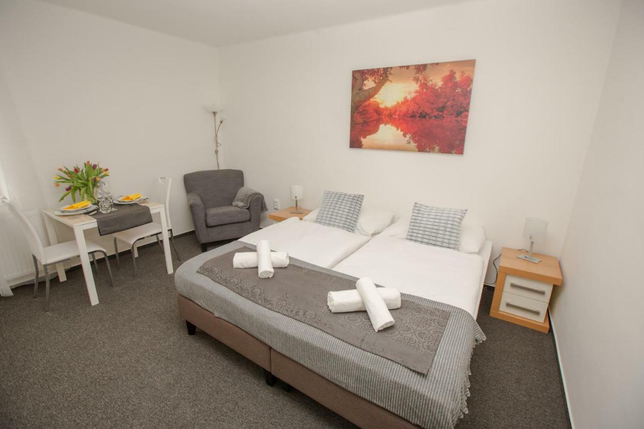 Hotel Blue Apartment Bratislava Buitenkant foto