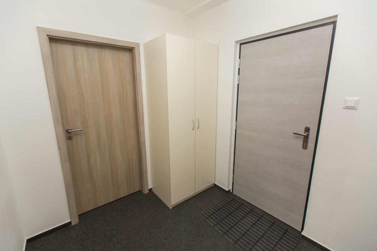 Hotel Blue Apartment Bratislava Buitenkant foto