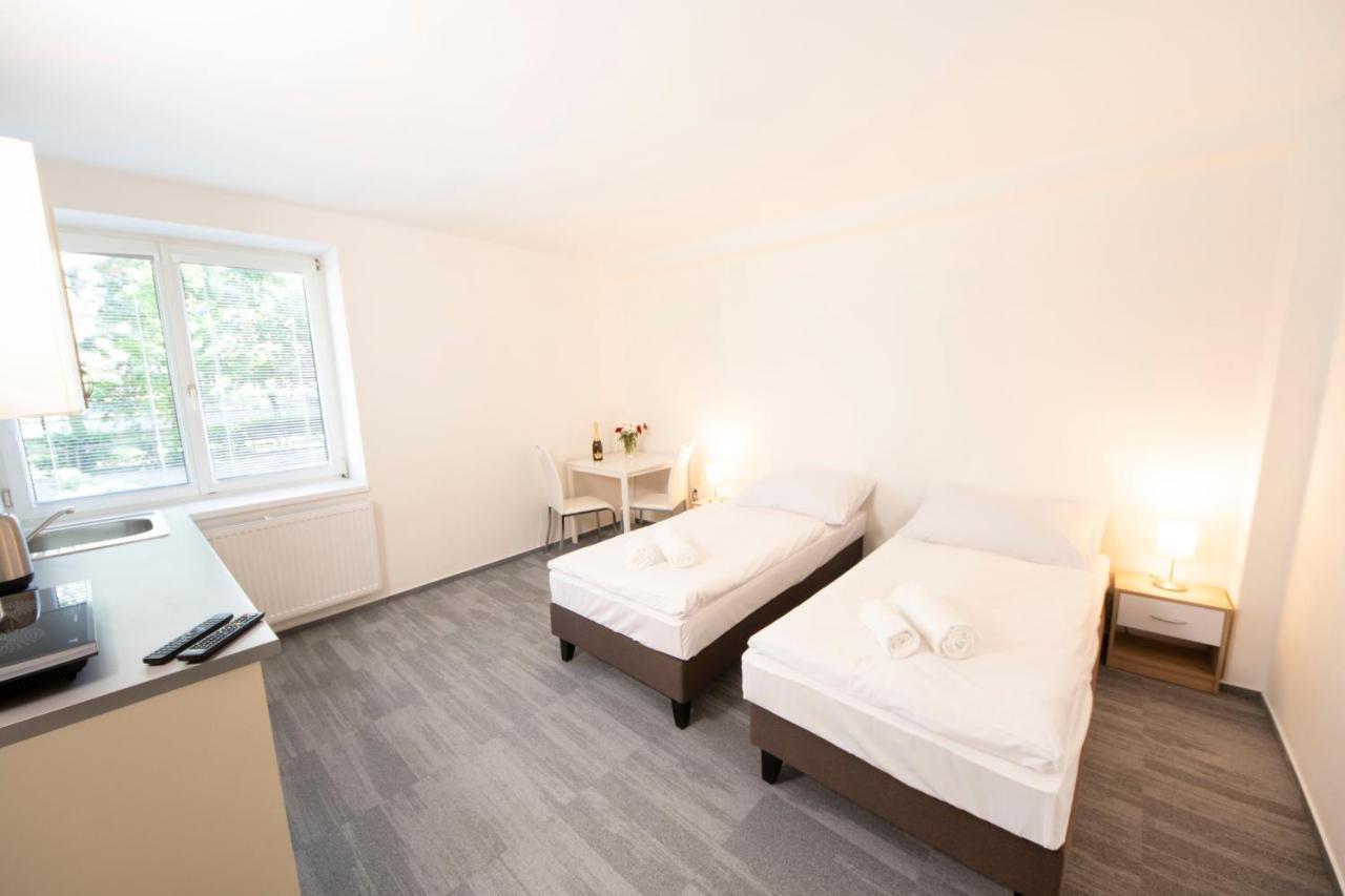 Hotel Blue Apartment Bratislava Buitenkant foto
