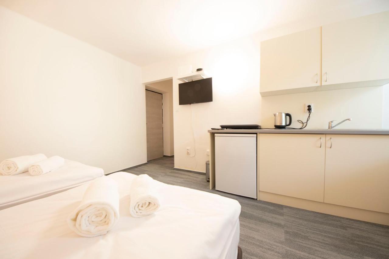 Hotel Blue Apartment Bratislava Buitenkant foto